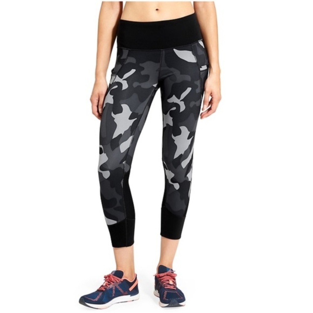 Athleta Camo Capri leggings